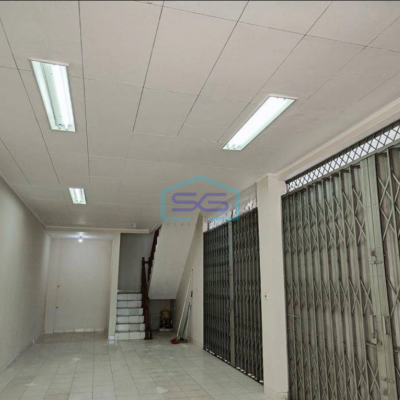 Disewakan Ruko Siap Pakai Hook 3 Lantai di Perum 1 Karawaci, Tangerang