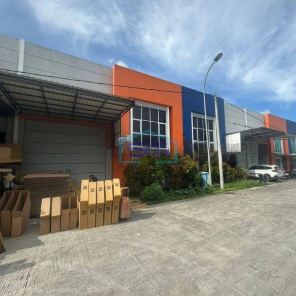 Dijual Gudang 2 Lantai Sudah Renovasi di Sunrise Bizpark, Tangerang LT 330m2-1