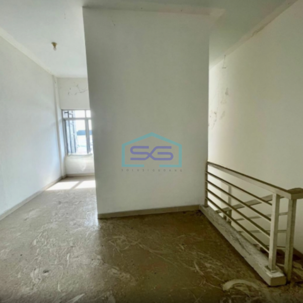 Disewakan Ruko 3 Lantai Lokasi Strategis di Solo Baru Luas Bangunan 675m2-4