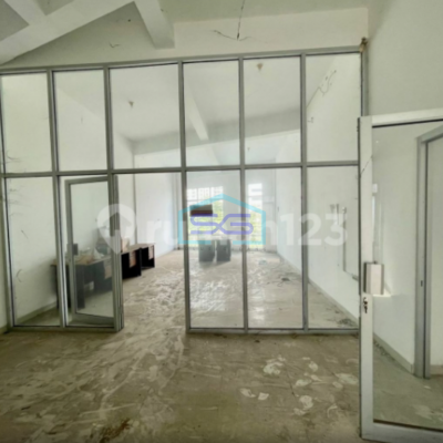 Disewakan Ruko 3 Lantai Lokasi Strategis di Solo Baru Luas Bangunan 675m2