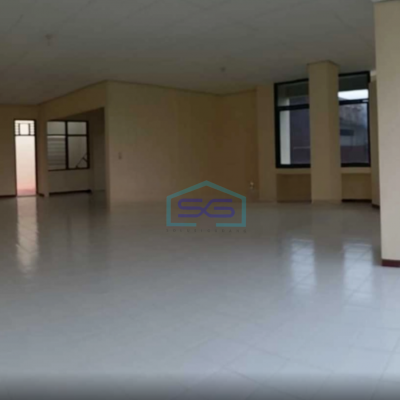 Disewakan Ruko Strategis 3 Lantai Kawasan Niaga di Widuran Solo LB 300m2