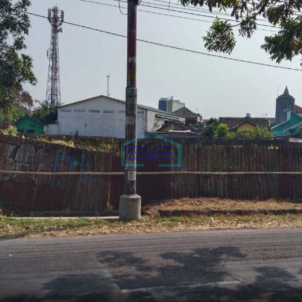 Dijual Tanah Strategis Pinggir Jalan Raya di Manahan Banjarsari Solo LT 2200m2-1