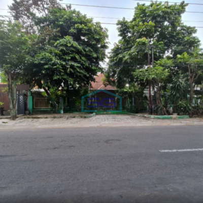 Dijual Ruang Usaha Pinggir Jalan Hitung Tanah Luas Tanah 525m2 Lokasi di Banjarsari Solo