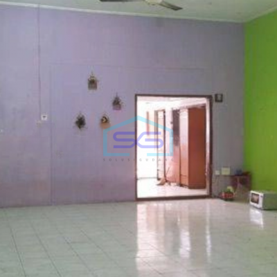 Dijual Gudang  hitung tanah lokasi strategis dekat matahari singosaren solo