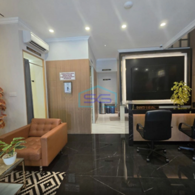 Dijual Ruko Ddengan Interior Terbaik dan Termewah di Pusat Pertokoan dan Perkantoran Solo Baru LB 200m2