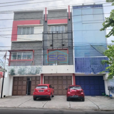 Dijual Cepat Ruko Strategis 3 Lantai Harga OK di Jl Yosodipuro Solo LB 127m2