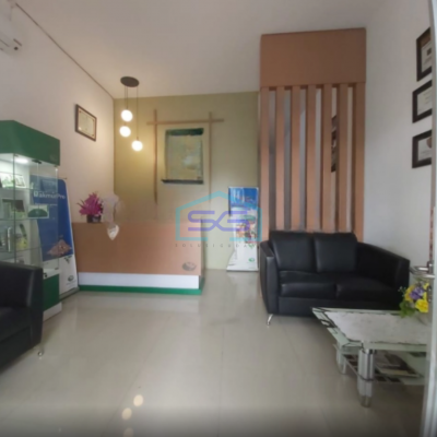 Dijual Cepat Ruko Strategis 3 Lantai Harga OK di Jl Yosodipuro Solo LB 127m2