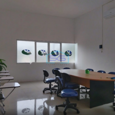 Dijual Cepat Ruko Strategis 3 Lantai Harga OK di Jl Yosodipuro Solo LB 127m2