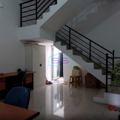 Dijual Cepat Ruko Strategis 3 Lantai Harga OK di Jl Yosodipuro Solo LB 127m2