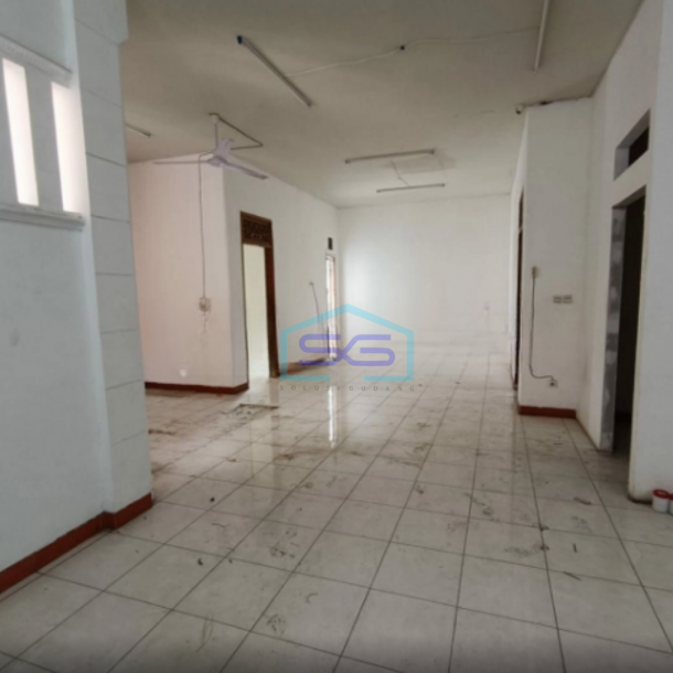 Dijual Ruko Bagus 2 Lantai di Gentan Solo Luas Bangunan 300m2-3