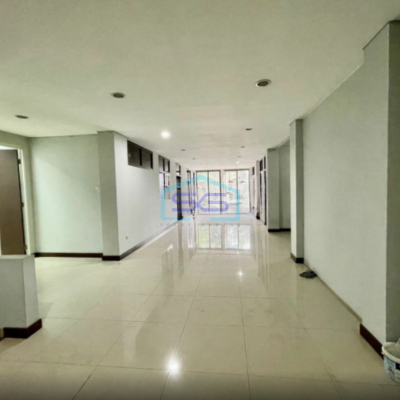 Disewakan Ruko 3 Lantai Lokasi Strategis di Jl. Slamet Riyadi Solo LB 495m2