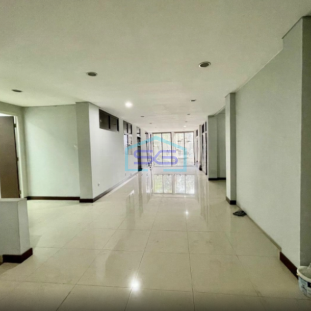 Disewakan Ruko 3 Lantai Lokasi Strategis di Jl. Slamet Riyadi Solo LB 495m2-3