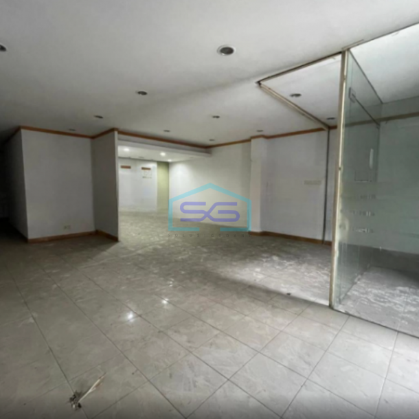 Disewakan Ruko 3 Lantai Kawasan Niaga Di Pasar Legi Banjarsari Solo LB 300m2-3