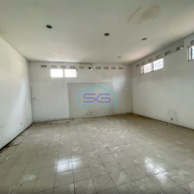 Disewakan Ruko 1,5 Lantai Ex Bank di Jl. Slamet Riyadi Sriwedari Solo LB 500m2