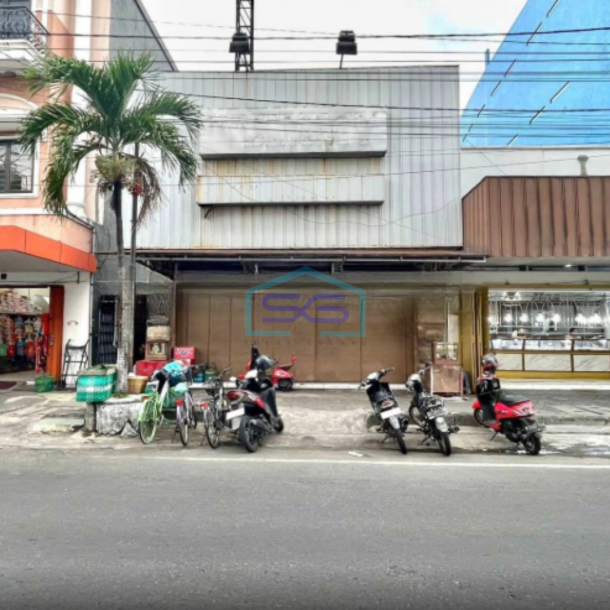 Disewakan Ruko 2 Lantai Lokasi Strategis Di Tengah Kota Surakarta Cocok Untuk Investasi Usaha LB 400m2-1