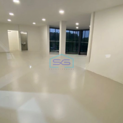 Dijual Gudang Akses Container 40 Feet Luas Tanah  2000 m² Lokasi Sepatan Tangerang