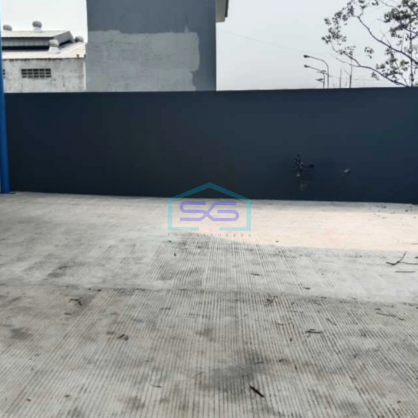 Disewakan Gudang Luas Bangunan  600 m² Lokasi Bebas Banjir di Cipondoh Tangerang-1