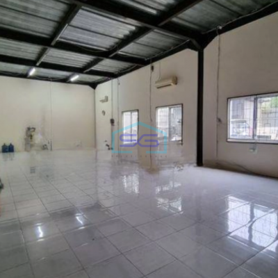 Dijual Gudang Rapi dan Full Renovasi Lokasi Strategis di Kavling Dpr Cipondoh Tanggerang