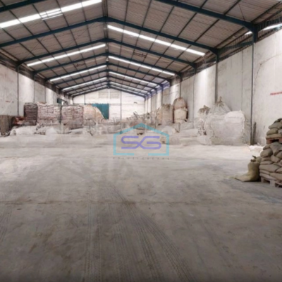 Disewakan Gudang Akses Container Luas Bangunan 3305 m² Lokasi di Surabaya