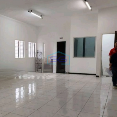 Disewakan Gudang Akses Container Luas Tanah  3000 m² Lokas di Margomulyo Surabaya