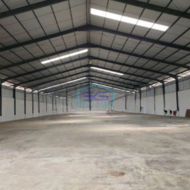 Disewakan Gudang Lahan Parkir Luas Lokasi Bebas Banjir di Surabaya Luas Bangunan  5274 m²-1