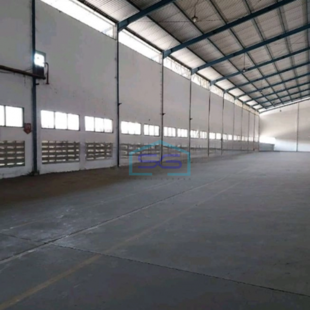 Disewakan Gudang Akses Container dan Parkir Luas Lokasi Bebas Banjir di Surabaya-1