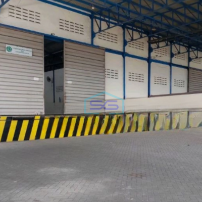 Disewakan Gudang Ada Loading Dock Luas Bangunan  1680 m²  di Surabaya