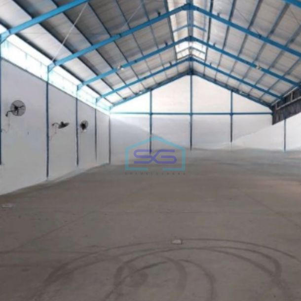 Disewakan Gudang Ada Loading Dock Luas Bangunan  1680 m²  di Surabaya-1