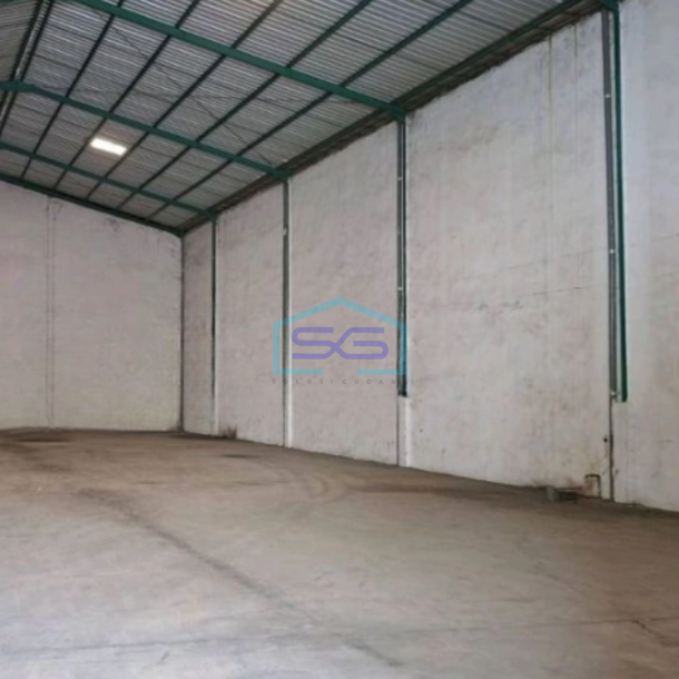 Disewakan Gudang Akses Container Luas Bangunan  1200 m²  di Gedangan Sidoarjo-3