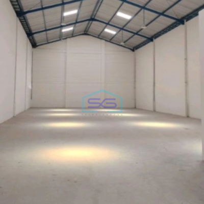 Dijual Gudang Akses Container Luas Tanah  396 m² Lokasi Bebas Banjir di Gresik