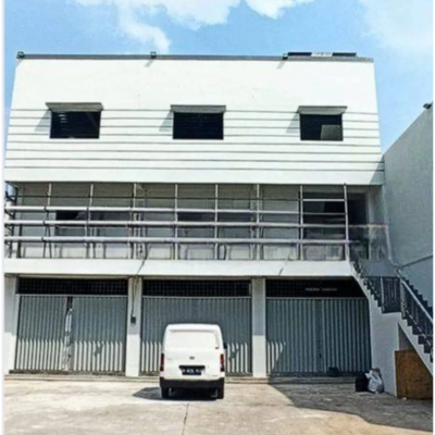 Disewakan gudang bebas banjir siap pakai di Tanjung Pura Kalideres