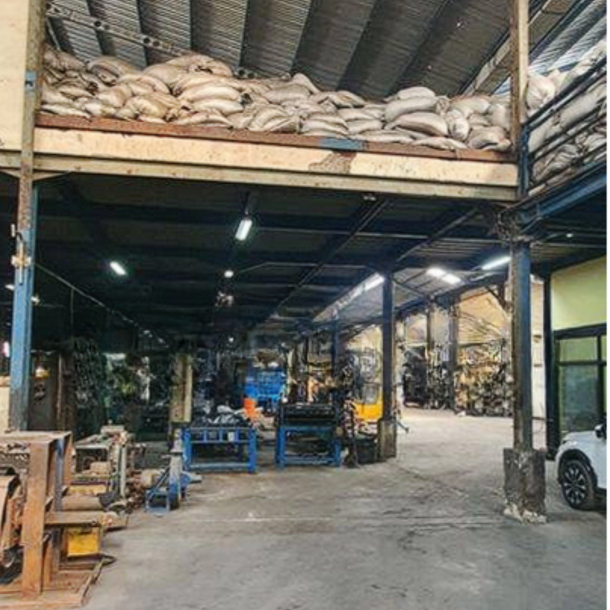Dijual gudang bagus siap pakai di Jurumudi-1