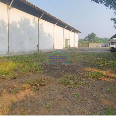 Dijual gudang besar 3000m2 di Pasar Kemis