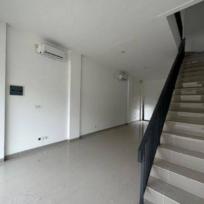 Disewakan Murah Ruko Siap Pakai Di Daerah Kalideres Jakarta Barat LB 140m2