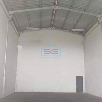 Dijual Gudang di Karawang Barat Harga Nego Luas Tanah 302 m² Dekat Pintu Tol Karawang