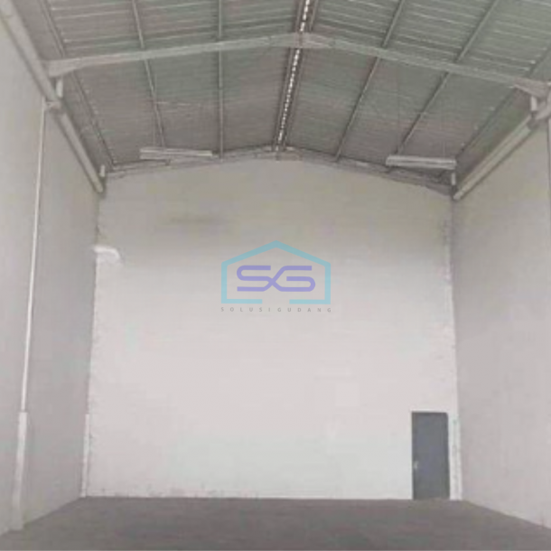 Dijual Gudang di Karawang Barat Harga Nego Luas Tanah 302 m² Dekat Pintu Tol Karawang-2