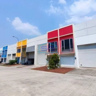 Dijual Gudang di Karawang Barat Harga Nego Luas Tanah 302 m² Dekat Pintu Tol Karawang