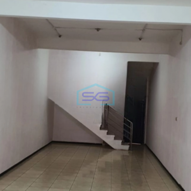 Disewakan Ruko Lokasi Strategis Luas Bangunan  268 m² di Klojen Malang-3