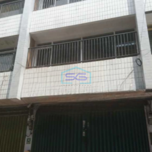 Disewakan Ruko Luas Bangunan  270 m² Lokasi Strategis di Klojen Malang-1