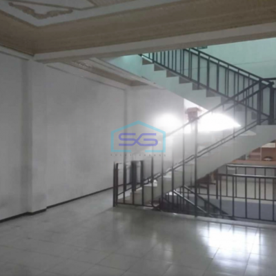 Disewakan Ruko Luas Bangunan  270 m² Lokasi Strategis di Klojen Malang