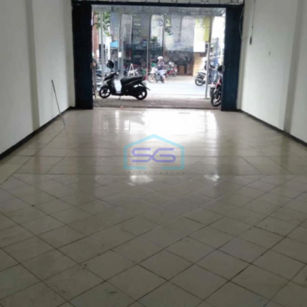 Disewakan Ruko Bagus 2 Lantai Luas Bangunan 178 m² Lokasi Klojen Malang-3
