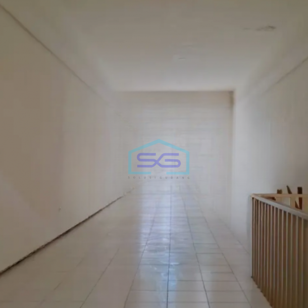 Dijual Ruko Luas Bangunan  170 m² Lokasi Strategis di Klojen Malang-2