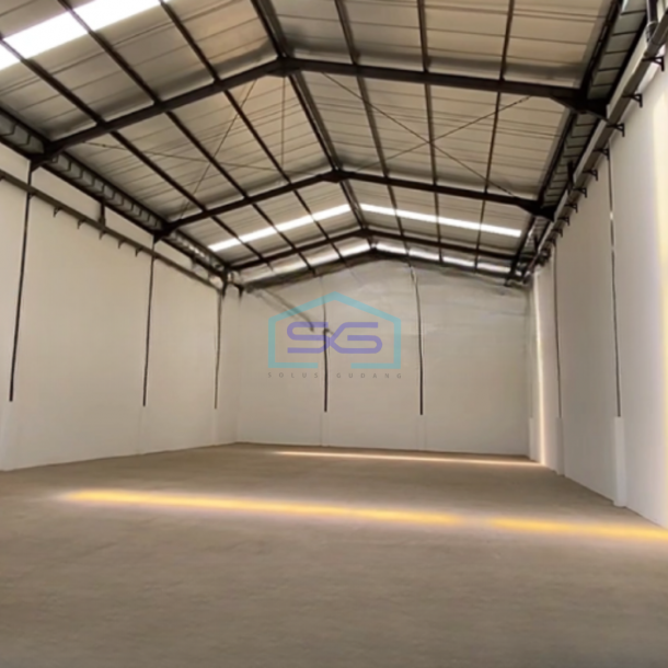 Dijual Gudang Murah Lokasi Bebas Banjir Luas Bangunan  324 m² di Malang-2