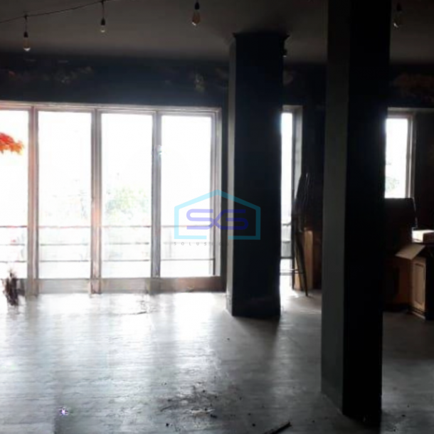 Disewakan Ruko Bagus Luas Bangunan 405 m² di Gading Serpong Tangerang-1