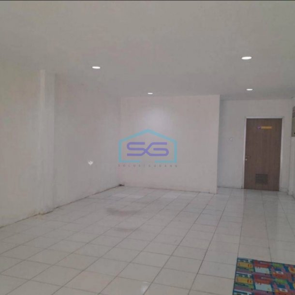 Disewakan Ruko 2,5 Lantai Lokasi Strategis di Balikpapan LB 200m2-2