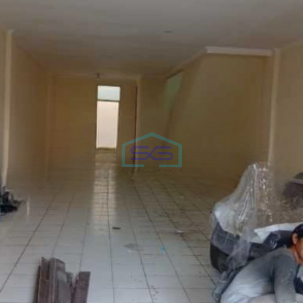 Disewakan Ruko 2 Lantai Luas Bangunan 160 m² di Metro Permata Jakarta Barat-1