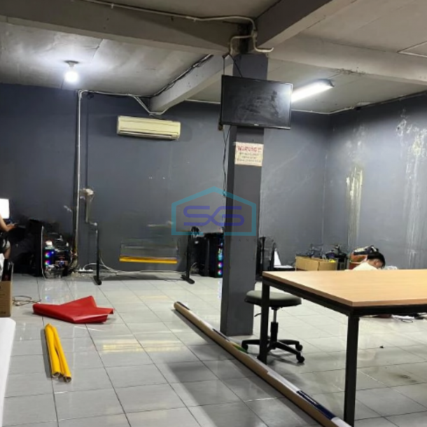 Disewakan Gudang Luas Bangunan  300 m² di Karang Tengah Tangerang-1