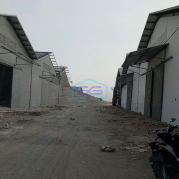 Disewakan Gudang Lokasi Strategis di Margomulyo Surabaya Luas Tanah 3000 m²-1