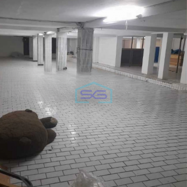 Disewakan Ruko 3 Lantai Luas Bangunan  620 m² di Cempaka Putih Jakarta Pusat-1