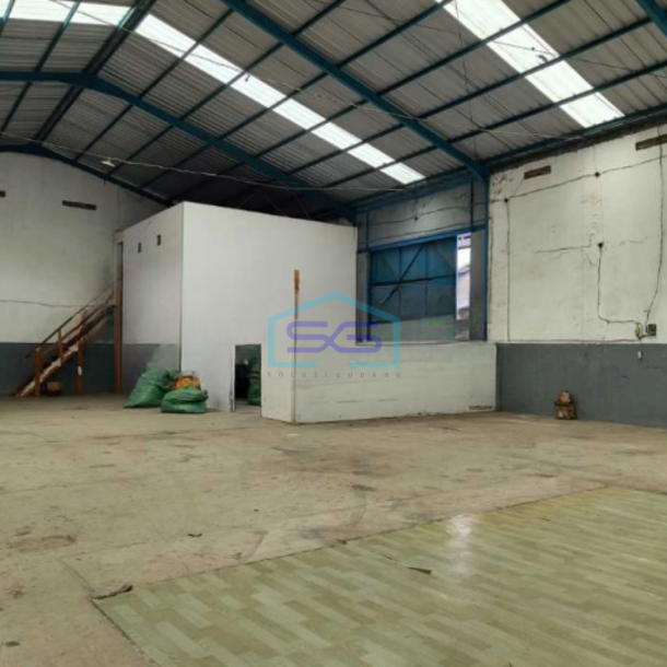Disewakan Gudang Lokasi Strategis di Legok Tangerang Luas Tanah  500 m²-1